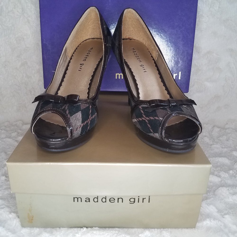 Madden Girl by Steve Madden Peep Toe Heels